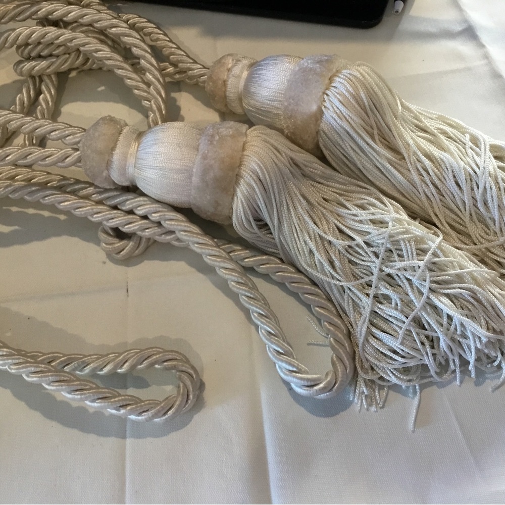 Tassels. White. Pair